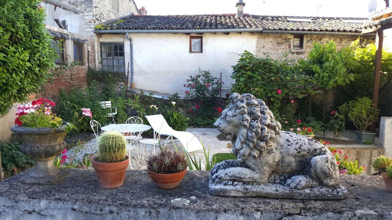 Tournus Belle Maison Vue Sur Saone Luaran gambar